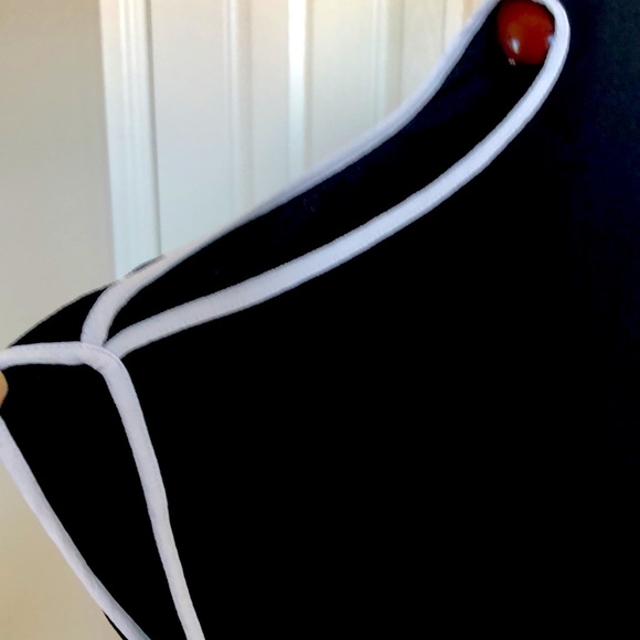 Light black top with white trim - Picture 2 of 4